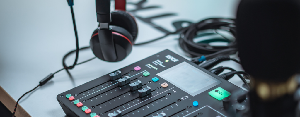 Estúdio de gravação de podcast no mercado imobiliário